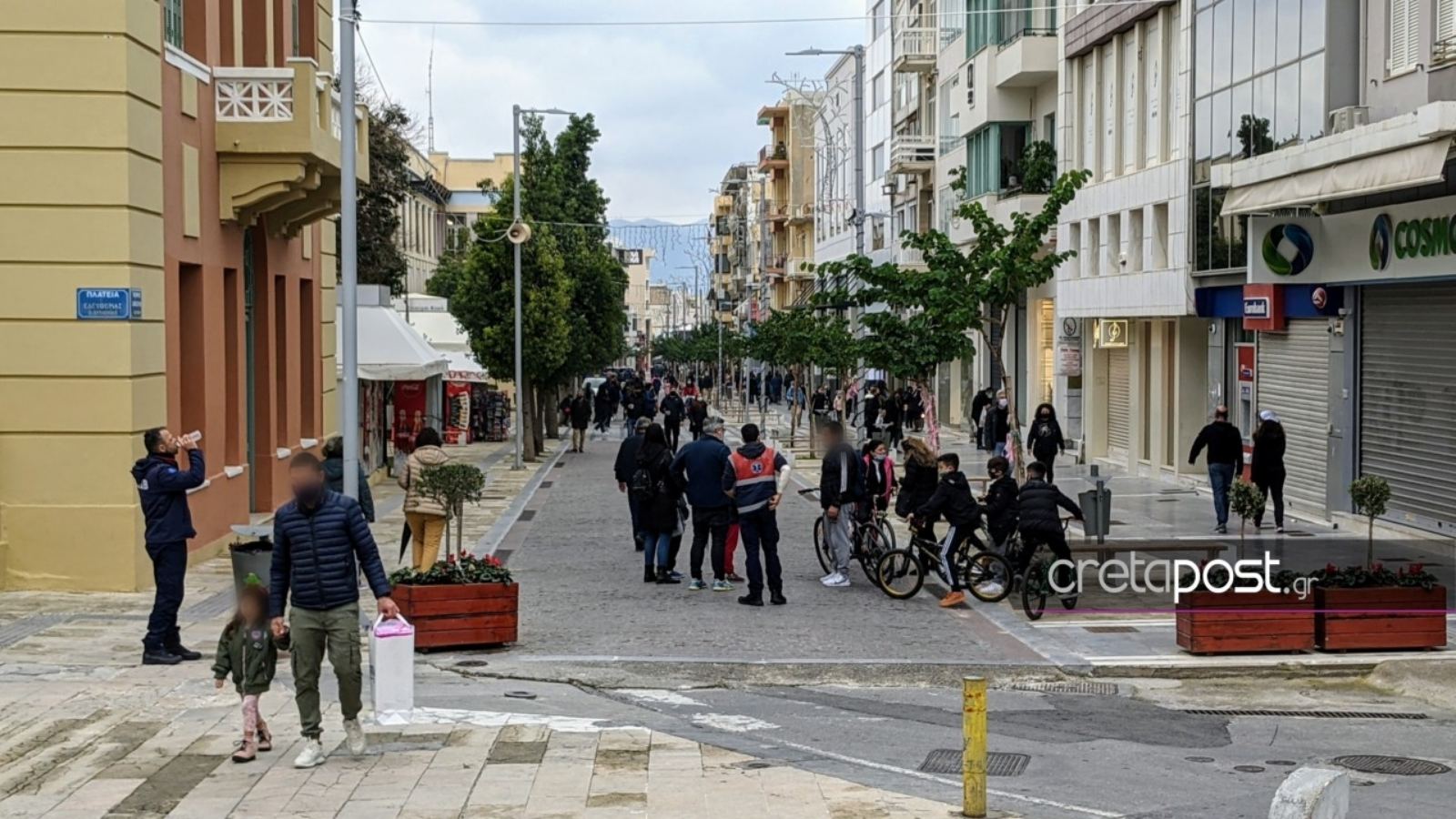 Ηράκλειο: Η κίνηση στους δρόμους αυξημένη αλλά έξω από τα καταστήματα μηδενική για το click away (pics)