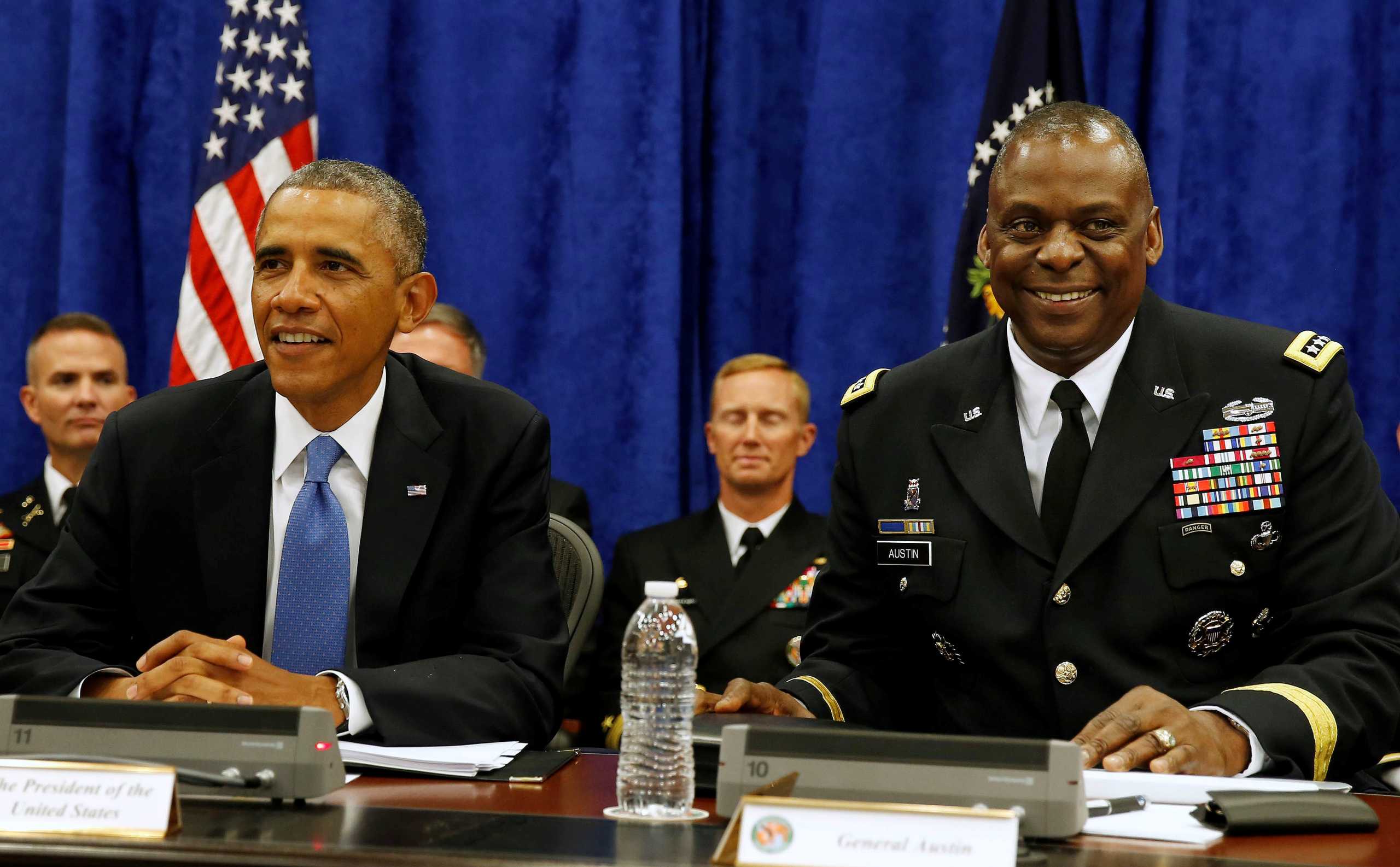 FILE PHOTO: U.S. President Barack Obama sits next to Commander of Central Command Gen. Lloyd Austin III during a briefing from top military leaders while at U.S. Central Command at MacDill Air Force Base in Tampa, Florida, September 17, 2014.      REUTERS