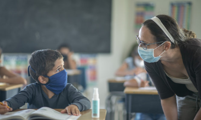 Κορονοϊός: Ποιες μάσκες διευκολύνουν περισσότερο την επικοινωνία