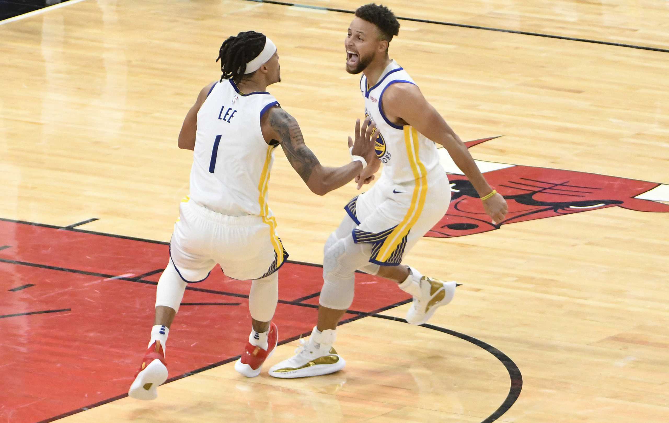 Dec 27, 2020; Chicago, Illinois, USA; Golden State Warriors guard Damion Lee (1) celebrates his game winning shot against the Chicago Bulls with guard Stephen Curry (30) during the second half at United Center. Mandatory Credit: David Banks-USA TODAY Sports