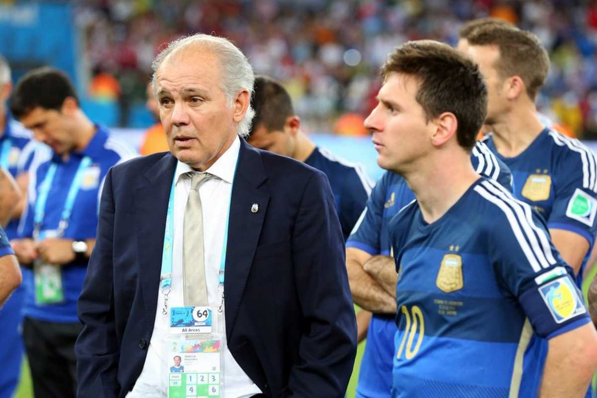 epa04315146 Lionel Messi of Argentina (R) reacts with Argentina's coach Alejandro Sabella after losing the FIFA World Cup 2014 final between Germany and Argentina at the Estadio do Maracana in Rio de Janeiro, Brazil, 13 July 2014. Germany beat Argentina 1-0 thanks to a Mario Goetze goal seven minutes before the end of extra-time to win the World Cup final and a fourth World Cup title. 

(RESTRICTIONS APPLY: Editorial Use Only, not used in association with any commercial entity - Images must not be used in any form of alert service or push service of any kind including via mobile alert services, downloads to mobile devices or MMS messaging - Images must appear as still images and must not emulate match action video footage - No alteration is made to, and no text or image is superimposed over, any published image which: (a) intentionally obscures or removes a sponsor identification image; or (b) adds or overlays the commercial identification of any third party which is not officially associated with the FIFA World Cup)  EPA