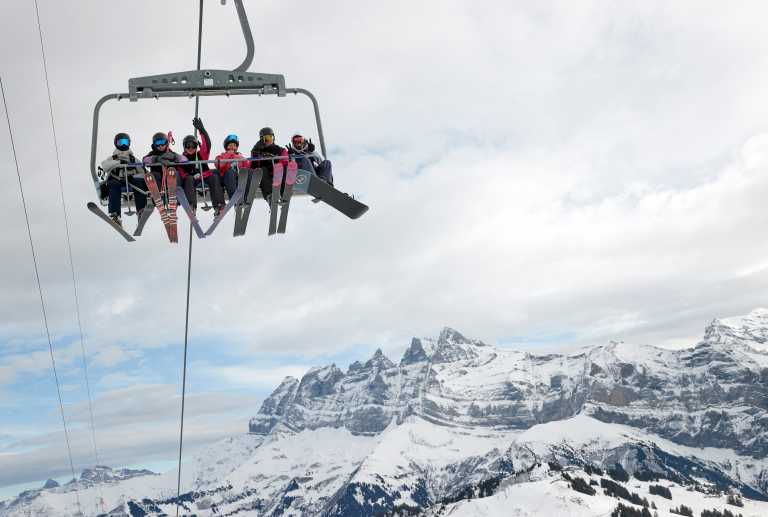 Ελβετία: 200 Βρετανοί τουρίστες το έσκασαν από καραντίνα σε χιονοδρομικό κέντρο