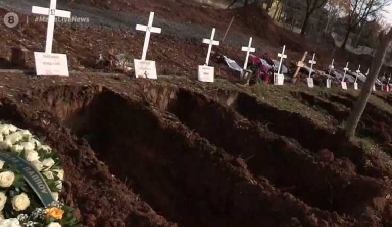 Απελπισία στα κοιμητήρια της Θεσσαλονίκης: «Πιο πολύ μας βλέπει το νεκροταφείο παρά το σπίτι μας» (video)