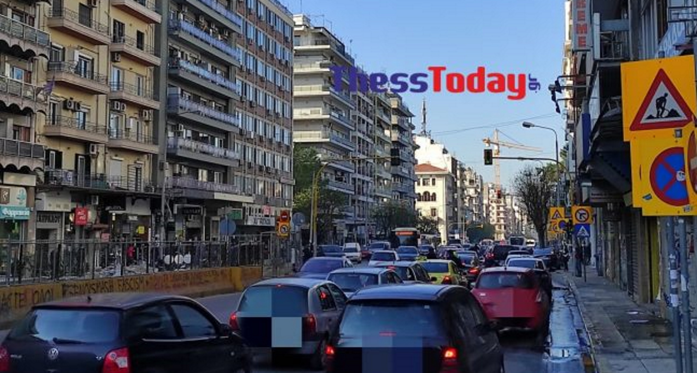 Θεσσαλονίκη: Lockdown με μποτιλιάρισμα στους δρόμους και ουρές στα καταστήματα (pics)