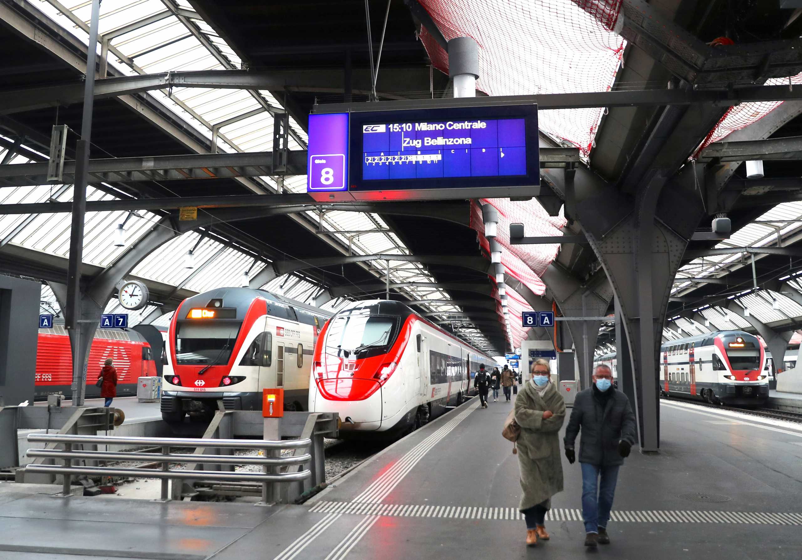A display shows the departure time of a train of Swiss train operator SBB from Zurich to Milan, Italy, as the spread of the coronavirus disease (COVID-19) continues, at the central station in Zurich, Switzerland December 8, 2020.  REUTERS