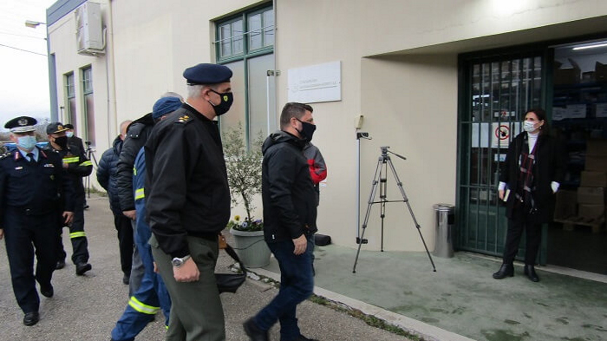 Νίκος Χαρδαλιάς: Επισκέφθηκε τις εγκαταστάσεις φύλαξης των εμβολίων στα Ιωάννινα