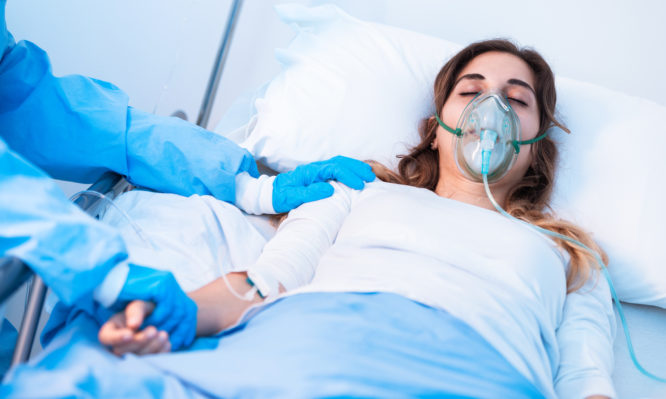 Κορoνοϊός: Προκαλεί 69 διαφορετικές επιπλοκές. Ποιες είναι οι κυριότερες