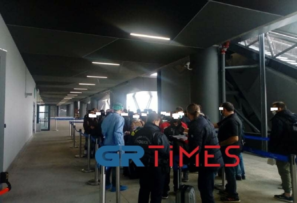 Θεσσαλονίκη: Συνωστισμός στο αεροδρόμιο Μακεδονία – Δείτε τις εικόνες που τράβηξαν επιβάτες