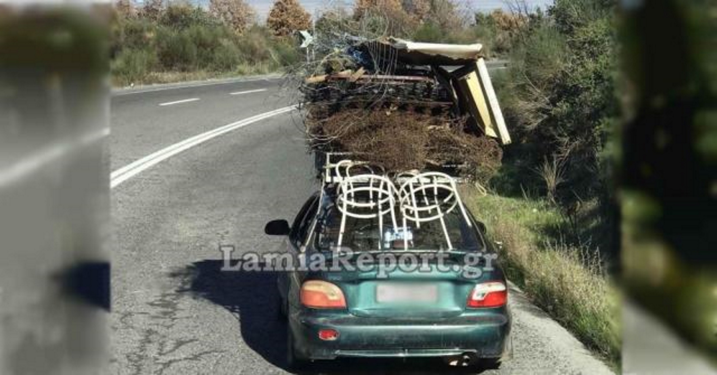 Φθιώτιδα: «Στόλισε» αυτοκίνητο σαν χριστουγεννιάτικο δέντρο