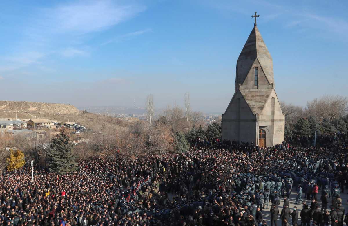 Αρμενία: Χιλιάδες άνθρωποι στο Γερεβάν απέτισαν φόρο τιμής στα θύματα του Ναγκόρνο Καραμπάχ