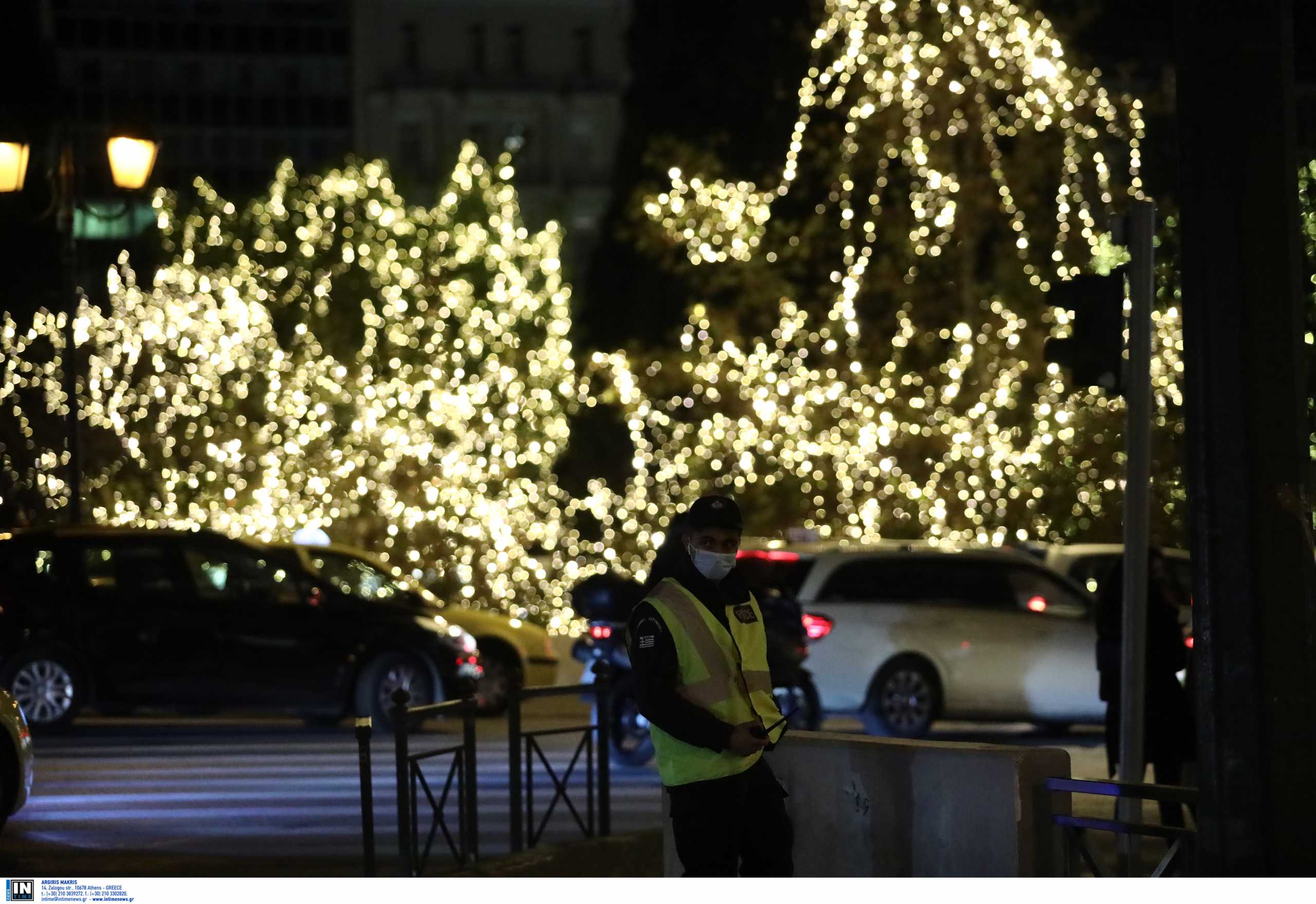 Χριστούγεννα με μέτρα: Βγάζουν και αστυνομικούς από τα γραφεία για να περιπολούν