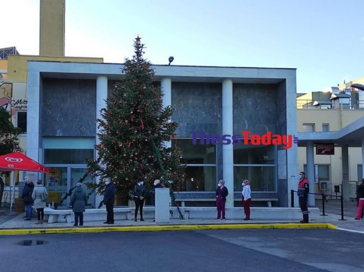 Θεσσαλονίκη: Ουρές για rapid test έξω από το ΑΧΕΠΑ (pics)