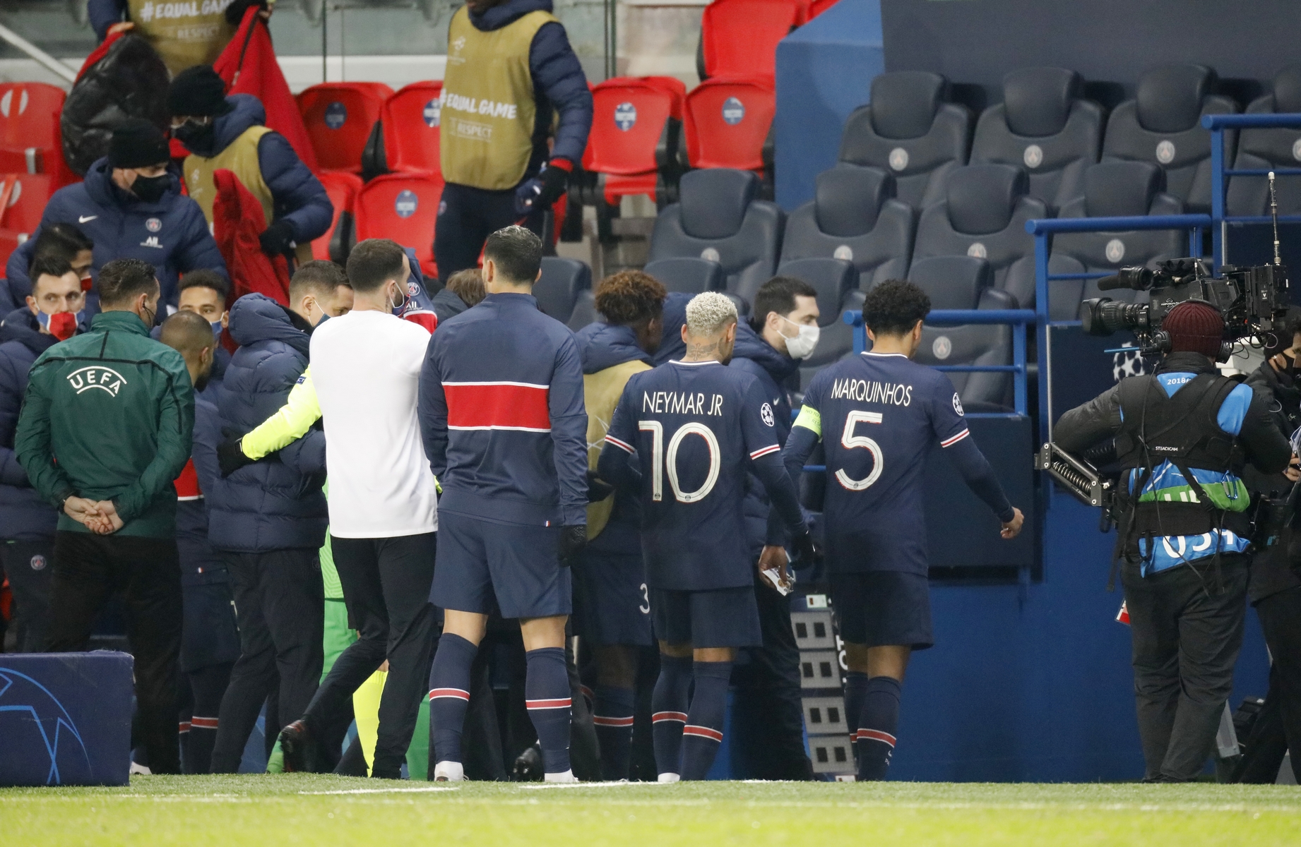Soccer Football - Champions League - Group H - Paris St Germain v Istanbul Basaksehir F.K. - Parc des Princes, Paris, France - December 8, 2020 Paris St Germain's Neymar and Marquinhos walk off the pitch after the match was suspended REUTERS