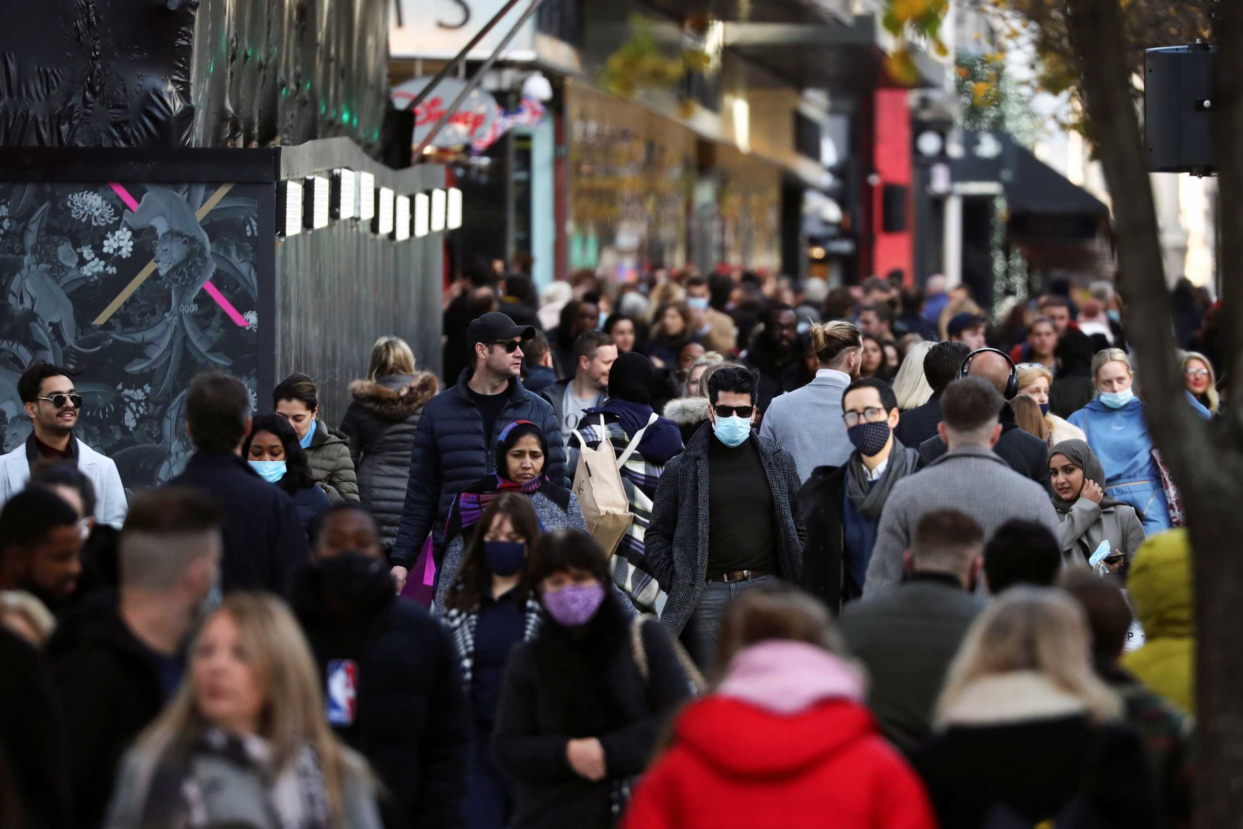 Κορονοϊός: “Σήμα κινδύνου” για τις γιορτές – “Άρση των μέτρων σημαίνει αύξηση σε κρούσματα, νεκρούς και εισαγωγές”
