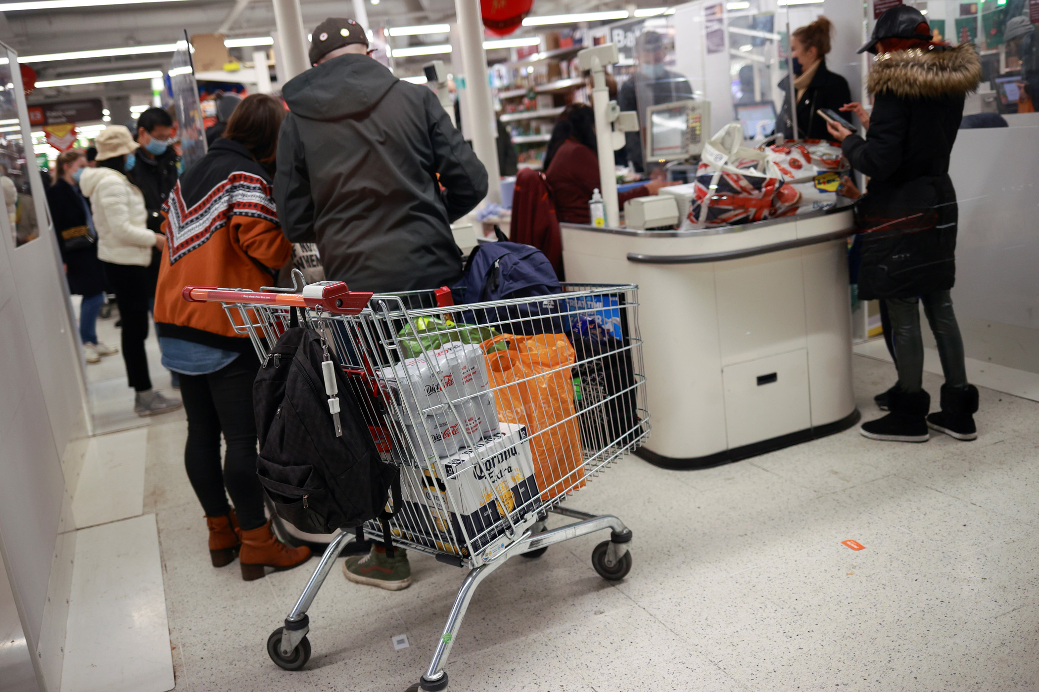 Κορονοϊός: Οι «χειρότερες εβδομάδες» έρχονται για την Βρετανία – Φόβοι για διασπορά στα super market