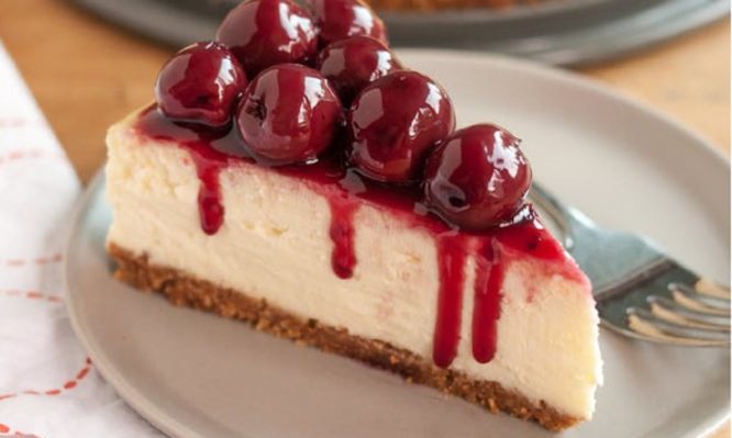 Φτιάξτε το πιο χριστουγεννιάτικο Cheesecake με μελομακάρονα