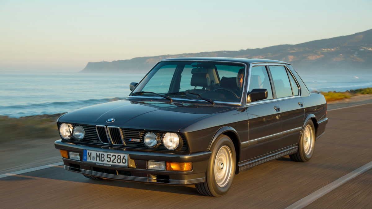 H BMW M5 των ‘80s ήταν ο ορισμός της σπορ μπερλίνας [pics]