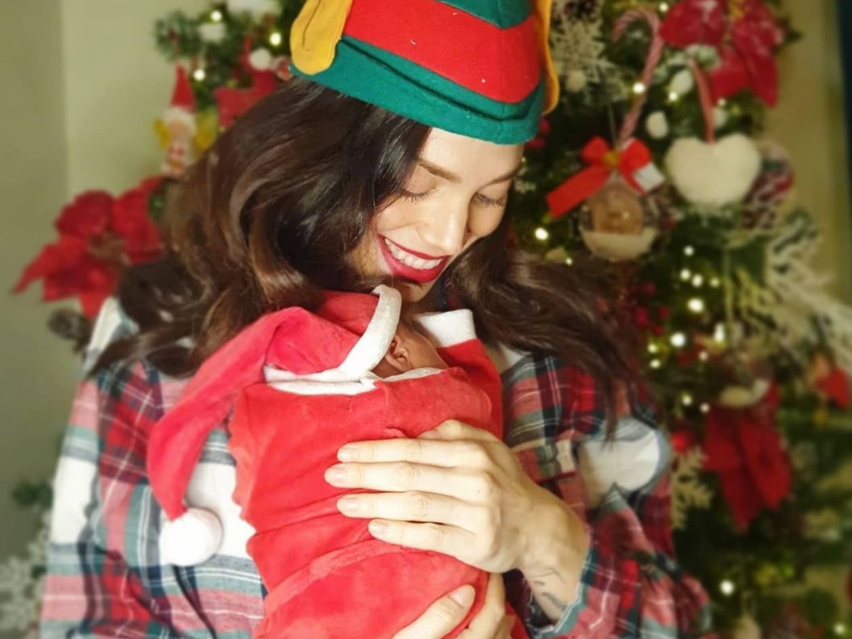 Δείτε τις νέες φωτογραφίες του νεογέννητου γιου της Κρυσταλλίας μέσα από το μαιευτήριο