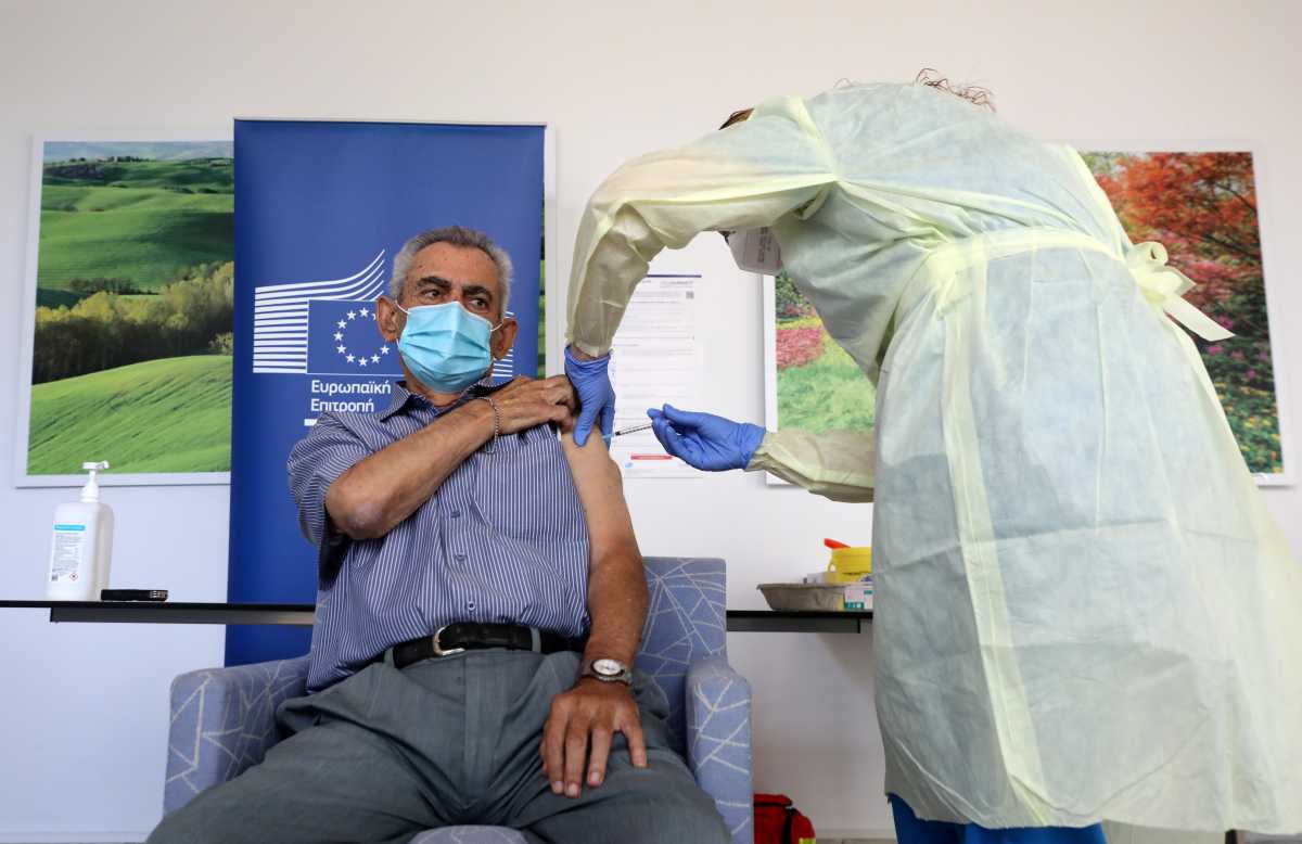 «Τρέχει» τους εμβολιασμούς η Κύπρος – Έφτασε το 70%