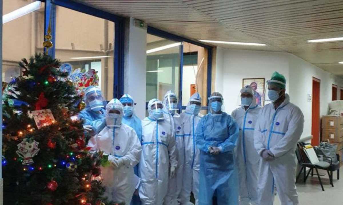 Ιπποκράτειο Θεσσαλονίκης: Στόλισαν δέντρο στη χθεσινή εφημερία μετά τη μείωση των εισαγωγών