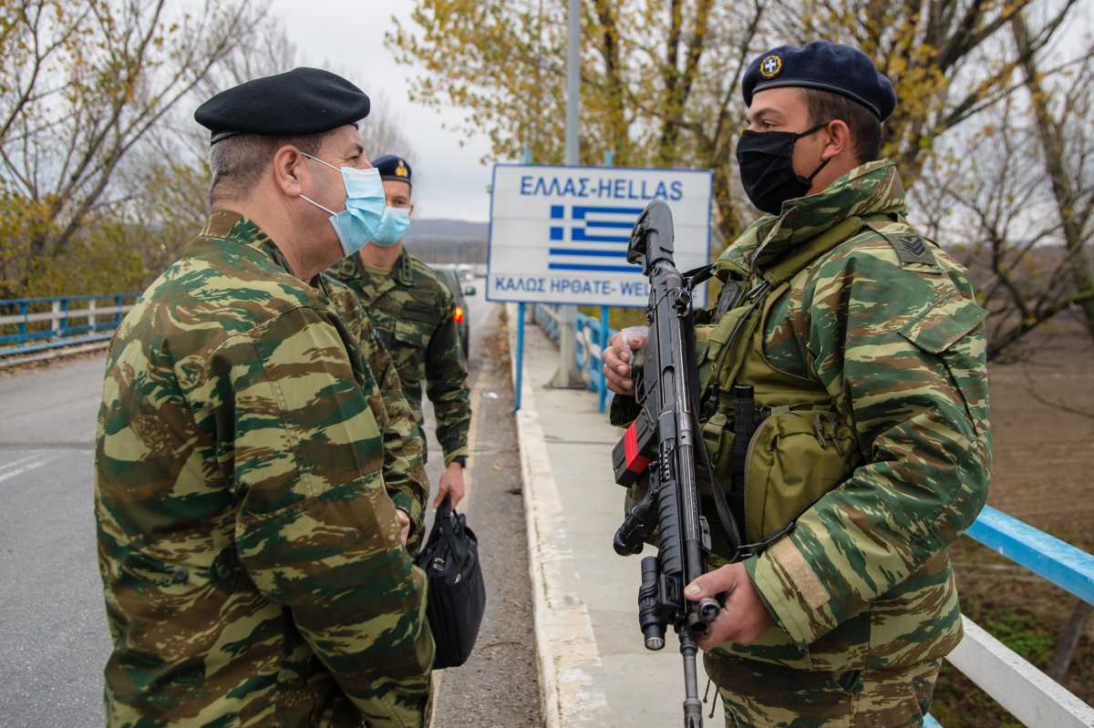 “Έφοδος” του Αρχηγού Στρατού Ξηράς Αντιστράτηγου Λαλούση σε φυλάκια στον Έβρο! [pics]