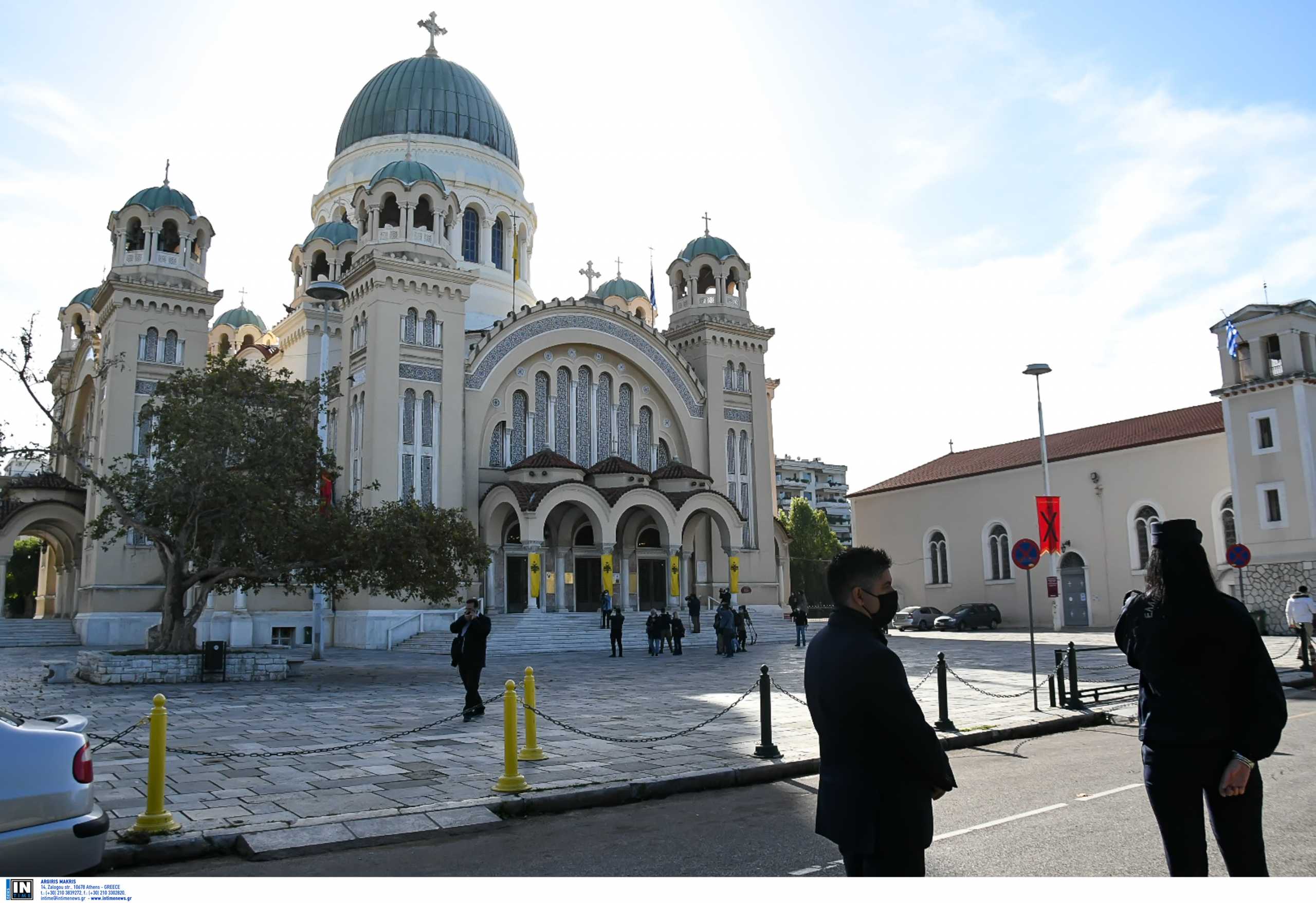 Εκκλησίες ανοικτές μόνο Χριστούγεννα και Φώτα και με 9 πιστούς – Όχι αγιασμός