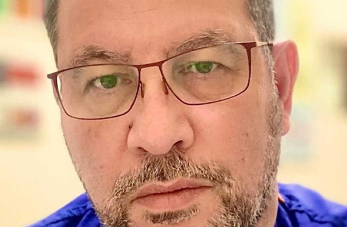 Έλληνας γιατρός που έκανε το εμβόλιο για κορονοϊό: Αστείες οι όποιες παρενέργειες
