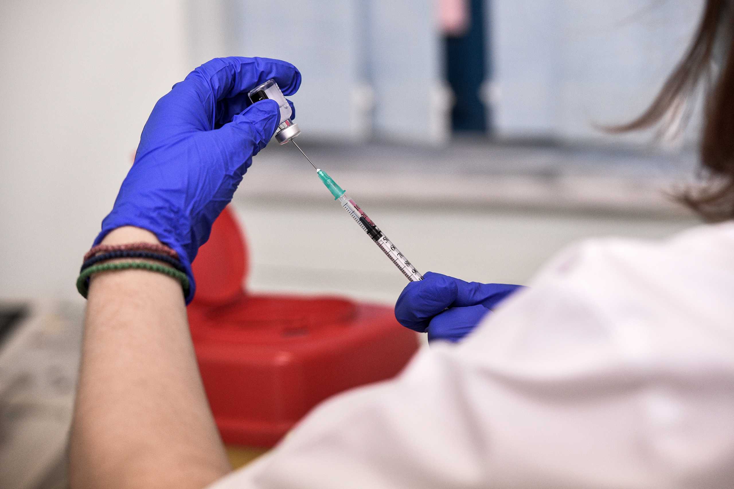Θεσσαλονίκη: Οι πρώτοι εμβολιασμοί στο ΑΧΕΠΑ – Οι πρώτες δηλώσεις μετά τη διαδικασία