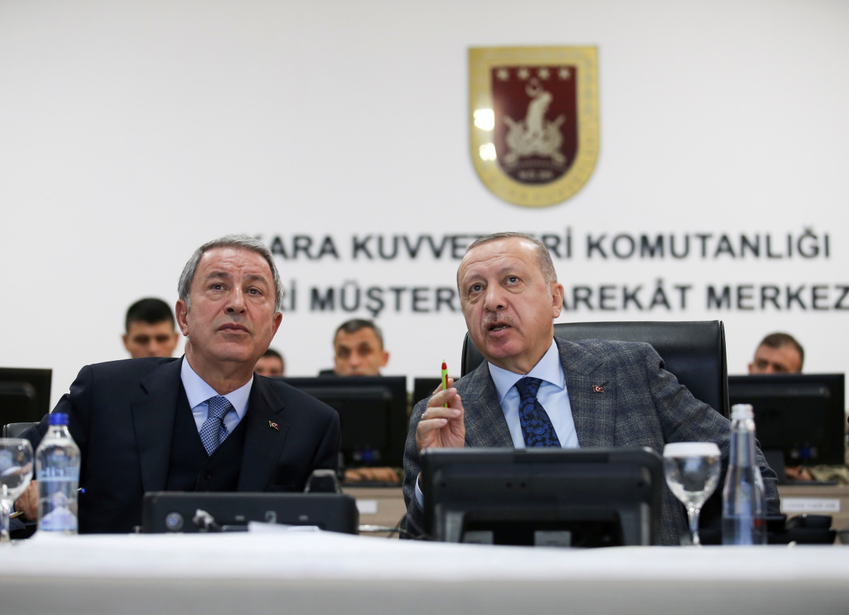 Λιβύη: Ο Στρατάρχης Χάφταρ «στόχος» της επίσκεψης Ακάρ