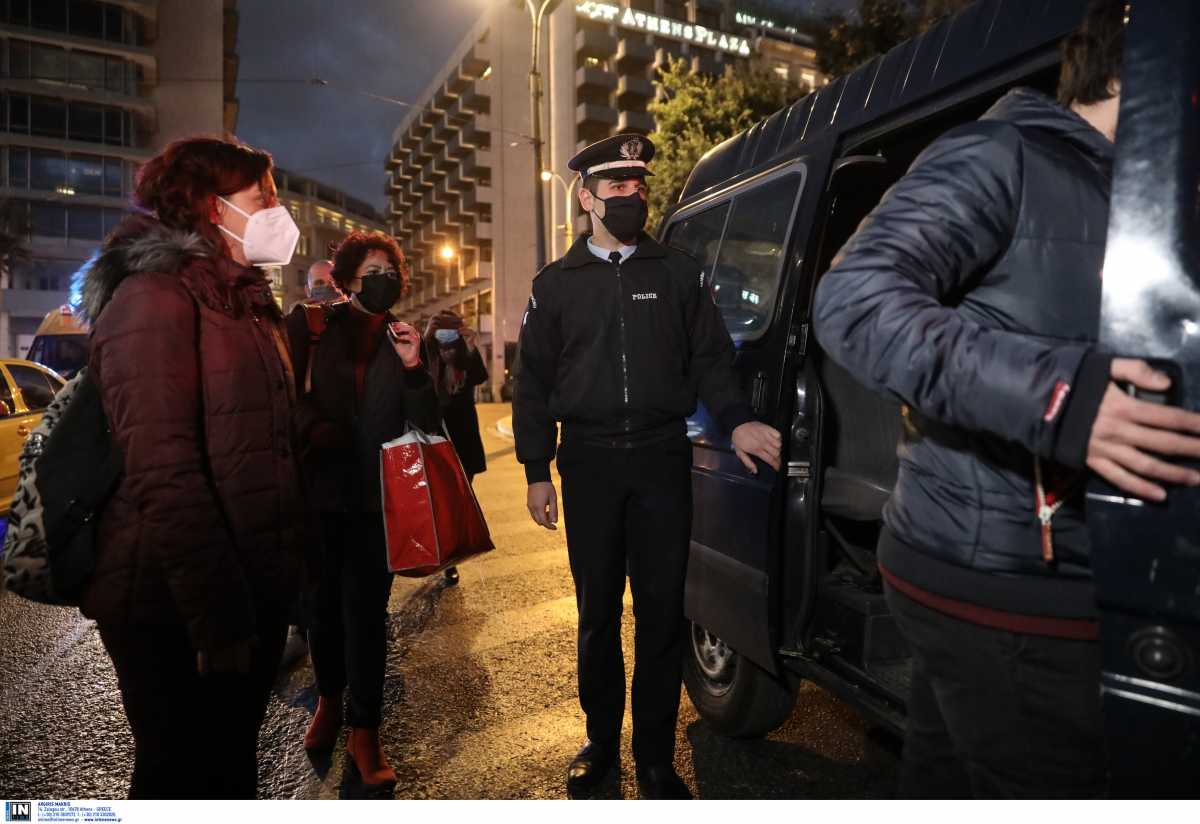 Σβήστηκαν τα πρόστιμα για τις 9 φεμινίστριες που διαδήλωσαν στο Σύνταγμα εν μέσω lockdown