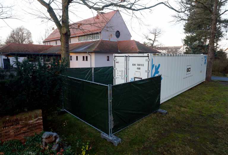 Γερμανία: Γέμισαν τα νεκροτομεία από θύματα κορονοϊού και επιστρατεύουν κοντέινερ