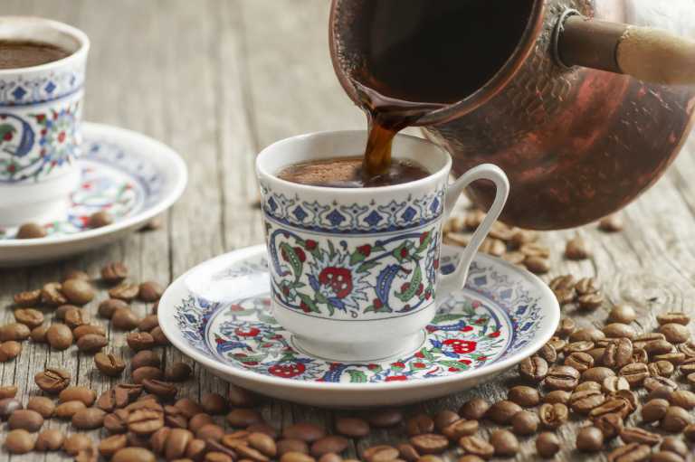 Δυνητικά κακός για την υγεία ο ελληνικός καφές: Τι έδειξε έρευνα για το φιλτράρισμα του καφέ