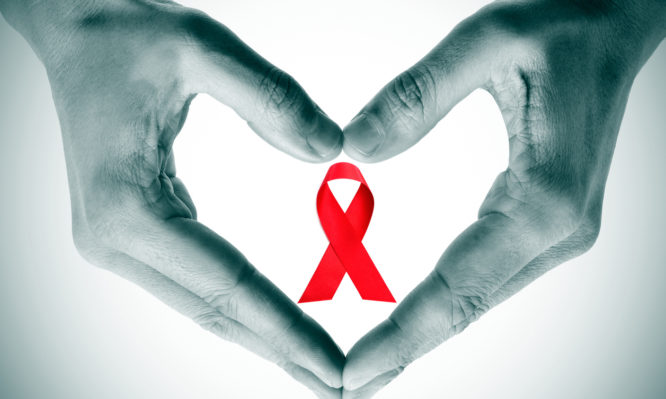 Παγκόσμια Ημέρα κατά του AIDS: Οι 8 βασικές ερωτήσεις για τον ιό HIV που από άγνοια και δισταγμό δεν ρωτάμε