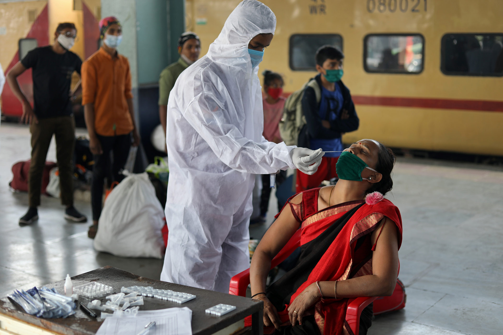 Ινδία: 12.881 κρούσματα κορονοϊού σε μια μέρα