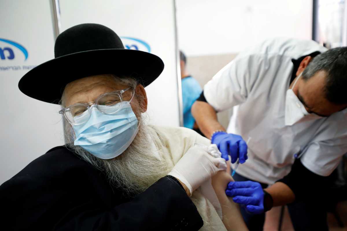 Εμβόλιο κορονοϊού: Το Ισραήλ είναι η πρώτη χώρα που χορηγεί 3η δόση στους άνω των 50 ετών