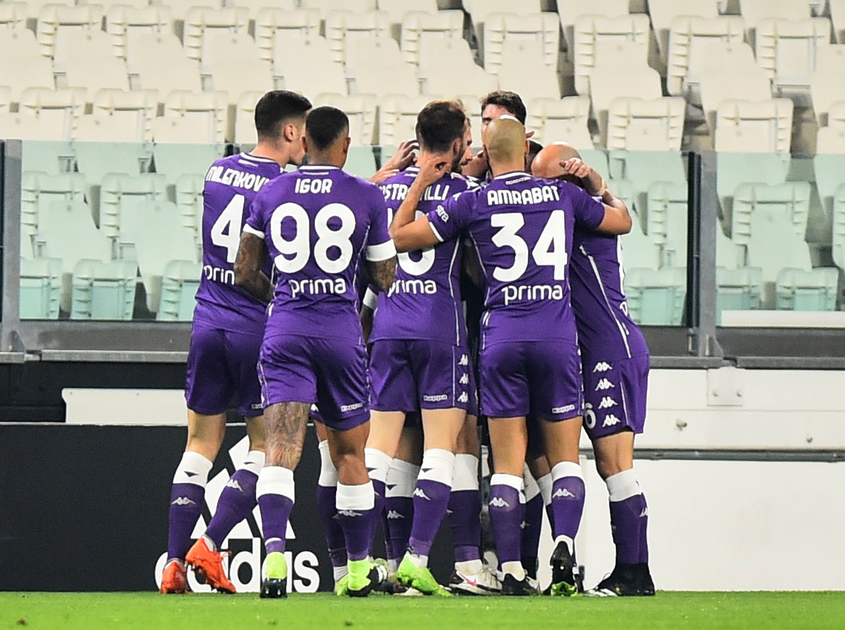 Soccer Football - Serie A - Juventus v Fiorentina - Allianz Stadium, Turin, Italy - December 22, 2020 Fiorentina's Dusan Vlahovic celebrates scoring their first goal with teammates REUTERS