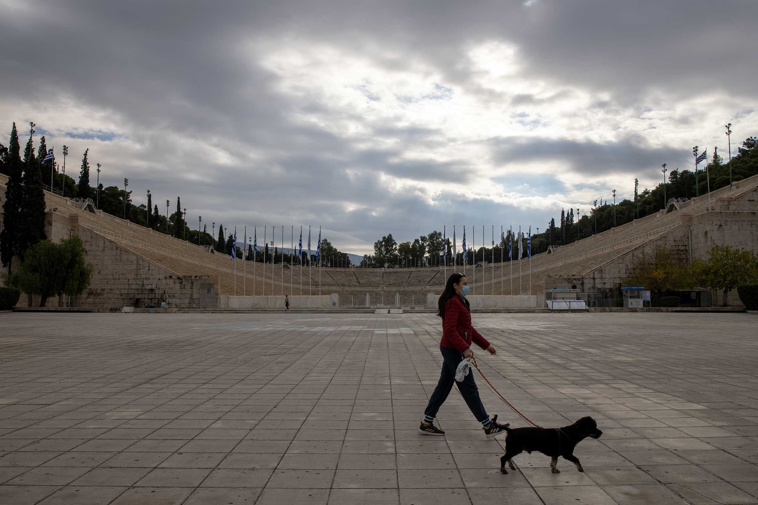 Lockdown έως τον Φεβρουάριο; Οι σκέψεις της κυβέρνησης μέχρι να ξεκινήσει μαζικά ο εμβολιασμός