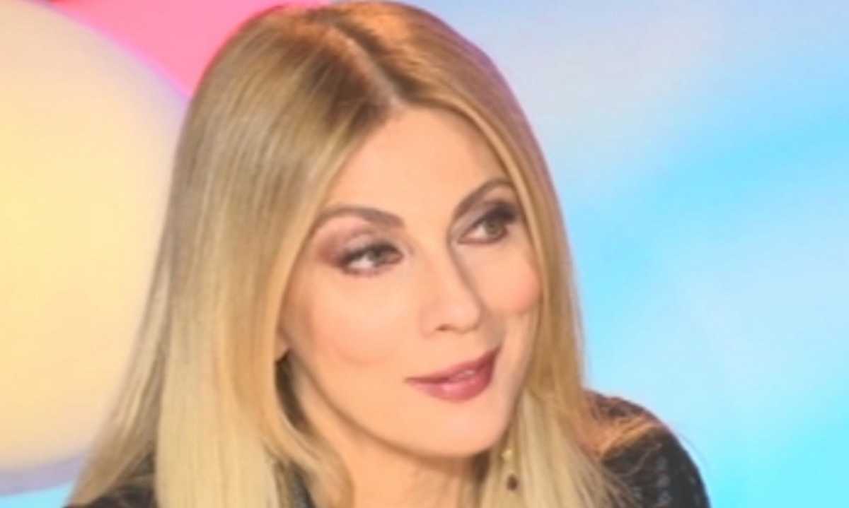 Επική δήλωση από την Σμαράγδα Καρύδη – “Δεν είμαι η γιαγιά για το εγγόνι του Θοδωρή, είμαι γιατρειά”