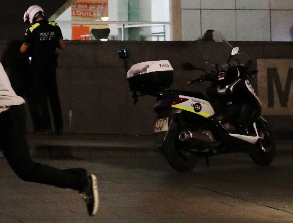 Police officers speak to people in front of Macba (Barcelona Museum of Contemporary Art ), after Catalonia's government imposed new restrictions in an effort to control the spread of the coronavirus disease (COVID-19), in Barcelona, Spain November 18, 2020. REUTERS