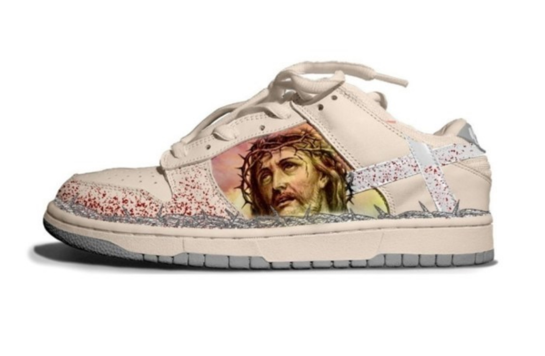 Το είδαμε και αυτό! Ένα sneaker με έμπνευση τα “Πάθη του Χριστού”!