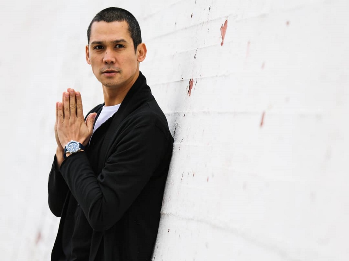 Ο Σωτήρης Κοντιζάς έχει χιούμορ! Φωτογραφίζει τον γιο του και τον τρολάρει δημόσια για το κούρεμά του