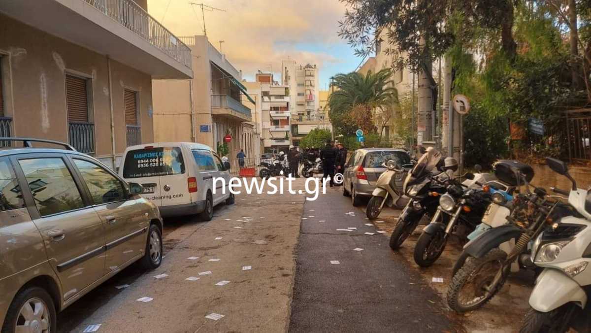 Η ανακοίνωση της ΕΛΑΣ για τη  επίθεση σε βάρος αστυνομικών στο ΑΤ  Κολωνού