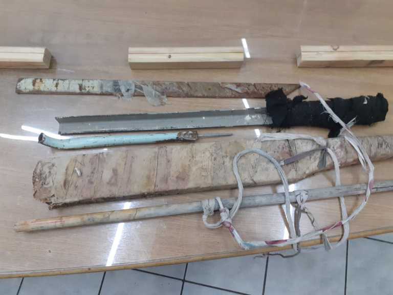 Φυλακές Κορυδαλλού: Σπαθιά και… πάνω από 100 λίτρα τσίπουρο βρέθηκαν σε κελιά (pics)