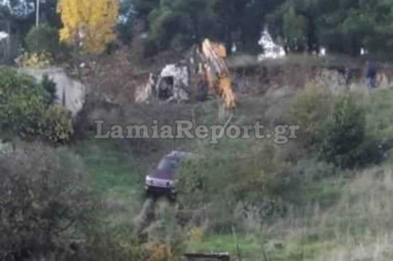 Εικόνες – σοκ στη Λαμία: Αυτοκίνητο «έφυγε» σε γκρεμό