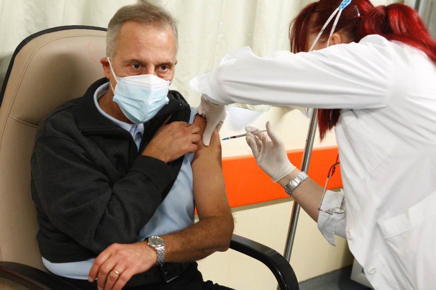 Λάρισα: Εικόνες από τους πρώτους εμβολιασμούς στο νοσοκομείο της πόλης (pics)