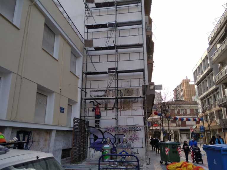 Τοιχογραφία για τον Ennio Morricone στη Λάρισα ( video)
