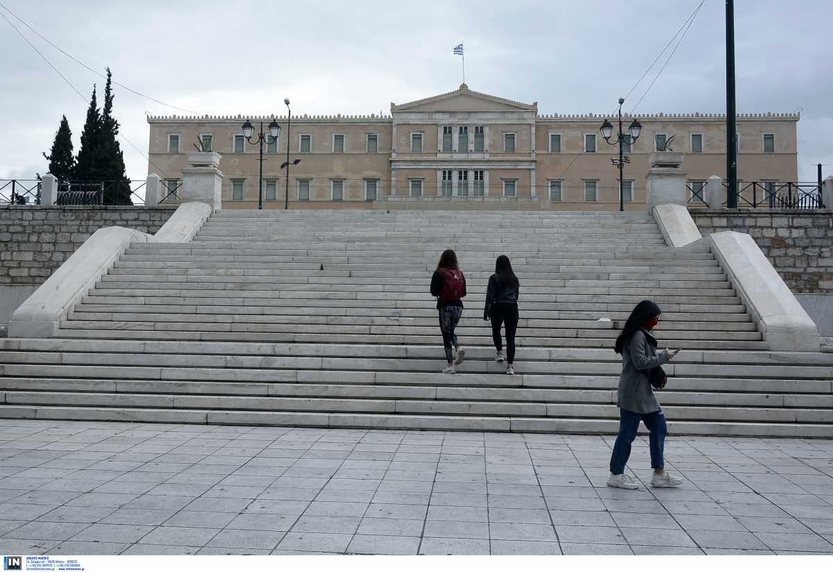 Lockdown για άλλους δύο μήνες «φωτογραφίζει» ο σχεδιασμός του υπουργείου Οικονομικών – Τι μέτρα έρχονται