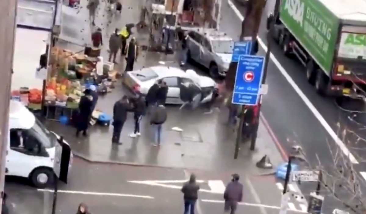 Λονδίνο: Αυτοκίνητο έπεσε πάνω σε κόσμο! Αναφορές για πολλούς τραυματίες (video)