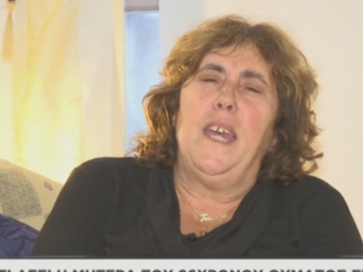 Ανατριχιάζει η εξομολόγηση της μητέρας του 26χρονου για το έγκλημα στις Σπέτσες! “Έχανε τις αισθήσεις του. Ήδη πάγωνε”