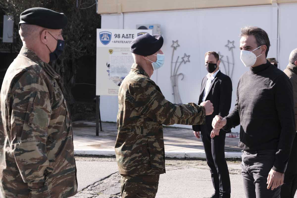 Συμβολικές επισκέψεις Μητσοτάκη στη Λέσβο – «Να θωρακίσουμε τις Ένοπλες Δυνάμεις» (pics)